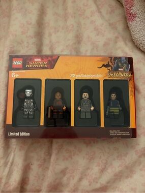 Bricktober Minifigure Collection 4/4 - Super Heroes (2018 Toys "R" Us Exclusive)